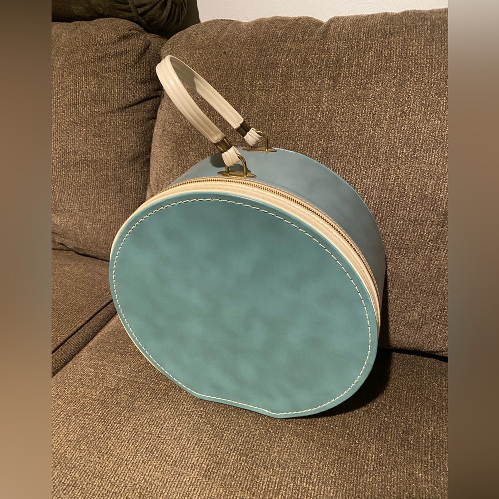 Elegant Blue Round Women's luggage.  Vintage